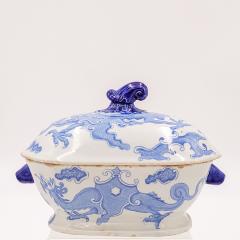 Small English Porcelain Sauce Tureen in the Chinese Taste circa 1900 - 2763904