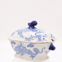 Small English Porcelain Sauce Tureen in the Chinese Taste circa 1900 - 2763905