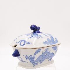 Small English Porcelain Sauce Tureen in the Chinese Taste circa 1900 - 2763907