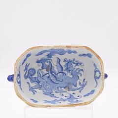 Small English Porcelain Sauce Tureen in the Chinese Taste circa 1900 - 2763908