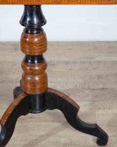 Small Italian Marquetry Table in Walnut Rosewood and Maple - 4397029