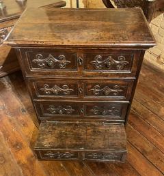 Small Italian Walnut Chest Of Drawers 17th Century - 3297820