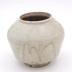 Small Korean Porcelain Jar circa 1850 - 2521403