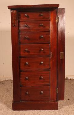 Small Mahogany Semainier Called Wellington Chest From 19th Century In Mahogany - 2989822