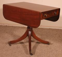 Small Pembroke Table From The Beginning Of The 19th Century In Mahogany - 2146847