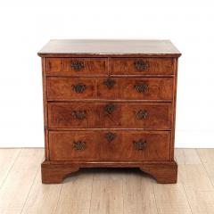 Small Queen Anne Walnut Chest England circa 1710 - 3001669