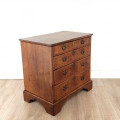 Small Queen Anne Walnut Chest England circa 1710 - 3001670