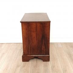 Small Queen Anne Walnut Chest England circa 1710 - 3001674