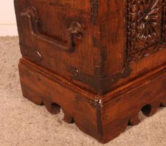 Small Spanish Walnut Chest 17th Century - 3805939