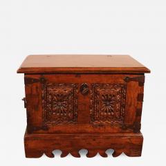 Small Spanish Walnut Chest 17th Century - 3806478