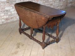 Spanish 17th Century Walnut and inlaid Drop Leaf Table - 4145913