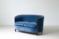 Splendid two seater curved sofa with velvet upholstery  - 3226151