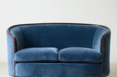 Splendid two seater curved sofa with velvet upholstery  - 3226164