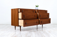 Stanley Young Mid Century Modern Walnut Dresser by Stanley Young for Glenn of California - 2480971