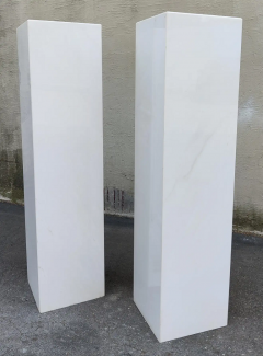 Stone International Matching Pair of Midcentury Italian Post Modern White Thassos Marble Pedestals - 3114289