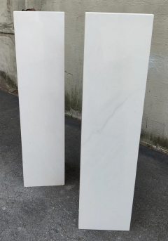 Stone International Matching Pair of Midcentury Italian Post Modern White Thassos Marble Pedestals - 3114306