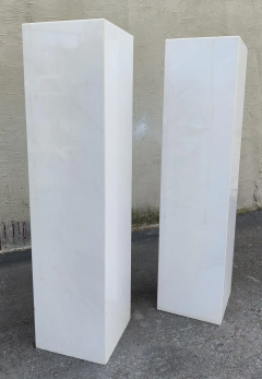 Stone International Matching Pair of Midcentury Italian Post Modern White Thassos Marble Pedestals - 3114315