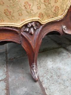 Stunning French Louis XV Style Carved Walnut Chaise - 4729595