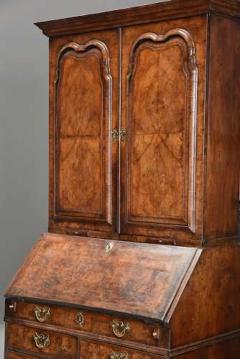 Superb English 18thc burr walnut bureau bookcase with original patina - 4806093