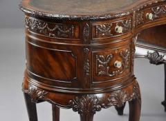 Superb quality Edwardian freestanding mahogany kidney shaped desk - 4752929