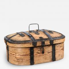 Swedish 1790s Rustic Oval Top Wooden Box with Iron Accents and Distressed Patina - 3511637