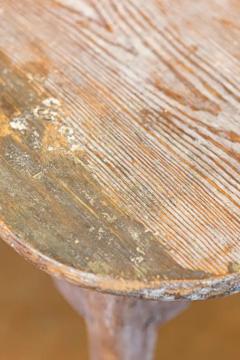 Swedish 1820s Side Table with Carved Drawer and Tapered Legs - 3608634