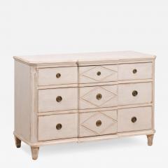 Swedish 1850s Creamy Gray Painted Chest From Dalarna with Carved Diamond Motifs - 3603490