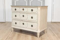 Swedish 1880s Gustavian Style Off White Painted Commode with Marbleized Top - 3746787