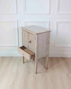 Swedish 18th Century Gustavian Nightstand - 4722911