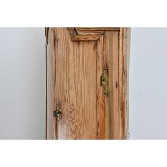 Swedish 19th Century Pine Wall Mounted Corner Cabinet - 4558274