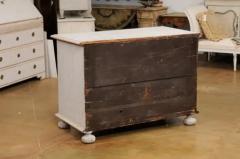 Swedish Baroque 1740s Painted Buffet with Carved Doors and Pullout Drawer - 3544612
