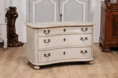 Swedish Baroque Style 19th Century Gray Serpentine Front Three Drawer Chest - 3599283