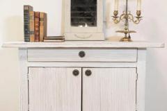 Swedish Gustavian Style 19th Century Painted Sideboard with Reeded Motifs - 3707037