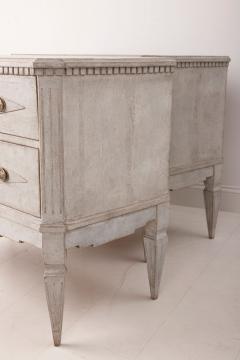 Swedish Gustavian Style Pair of Painted Bedside Commodes - 2780898