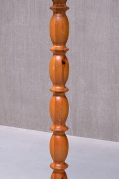 Swedish Modern Floor Lamp in Carved Solid Pine Wood 1960s - 3673595