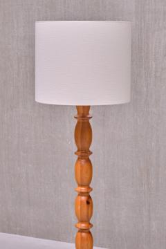 Swedish Modern Floor Lamp in Carved Solid Pine Wood 1960s - 3673600