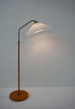 Swedish Modern Floor Lamp in Rattan and Brass 1940s - 3102357