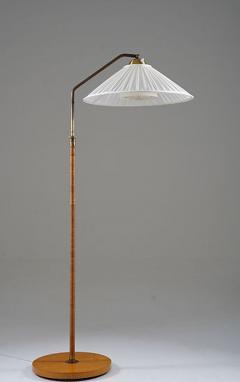 Swedish Modern Floor Lamp in Rattan and Brass 1940s - 3102362