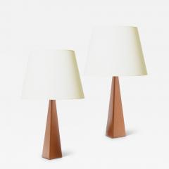 Swedish Pair of Triangular Table Lamps in Tan Leather - 3482322