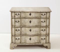 Swedish Serpentine Commode - 1582981