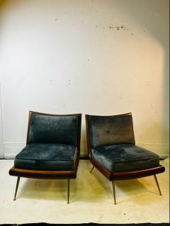 T H Robsjohn Gibbings PAIR OF MODERN WOOD AND BRASS LEG CHAIRS IN THE MANNER OF GIBBINGS - 2822070