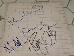 THE WALL ALBUM AUTOGRAPHED BY ALL MEMBERS OF PINK FLOYD - 4088723