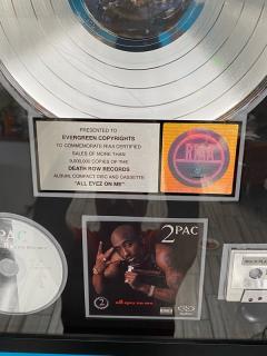 TUPAC SHAKUR ALL EYEZ ON ME PLATINUM SALES RIAA CERTIFIED COMMEMORATION AWARD - 1931694