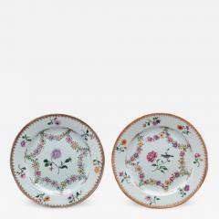 TWO NEARLY IDENTICAL CHINESE EXPORT PORCELAIN FAMILLE ROSE PLATES - 1117393