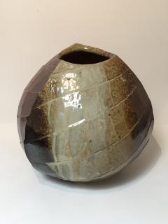 Tadashi Nishihata Large rounded triangular Tamba vessel by Nishihata Tadashi - 1918296