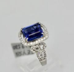 Tanzanite Diamond Ring 8 59 Carats 18K - 3449070