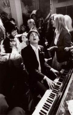 Terry O Neill Paul McCartney at Ringo Starr s Wedding - 3084871