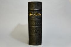 The Holy Bible with an Abridgement of the Commentaries of Scott and Henry - 1483079