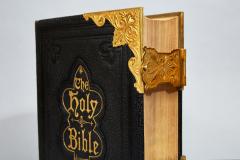 The Holy Bible with an Abridgement of the Commentaries of Scott and Henry - 1483080