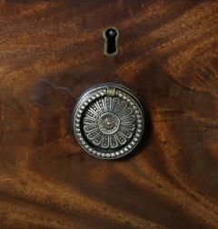 Thomas Chippendale A Fine and rare compact george III mahogany breakfront bookcase - 4463663